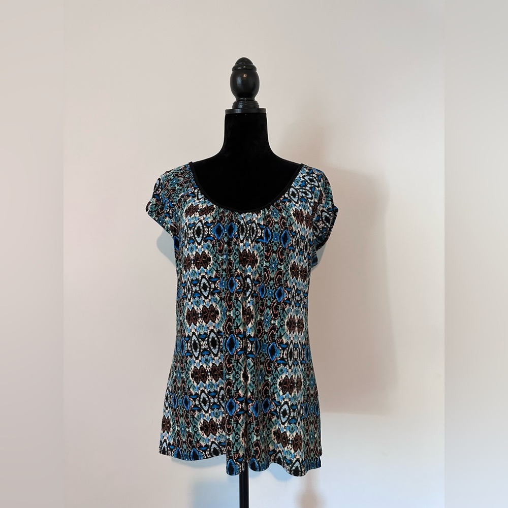 Multi-colored short sleeve blouse